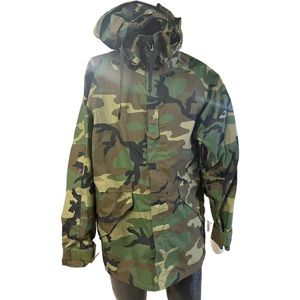 US Military Gore-Tex Jacket - Cold Weather Woodland Camo Parka - Medium